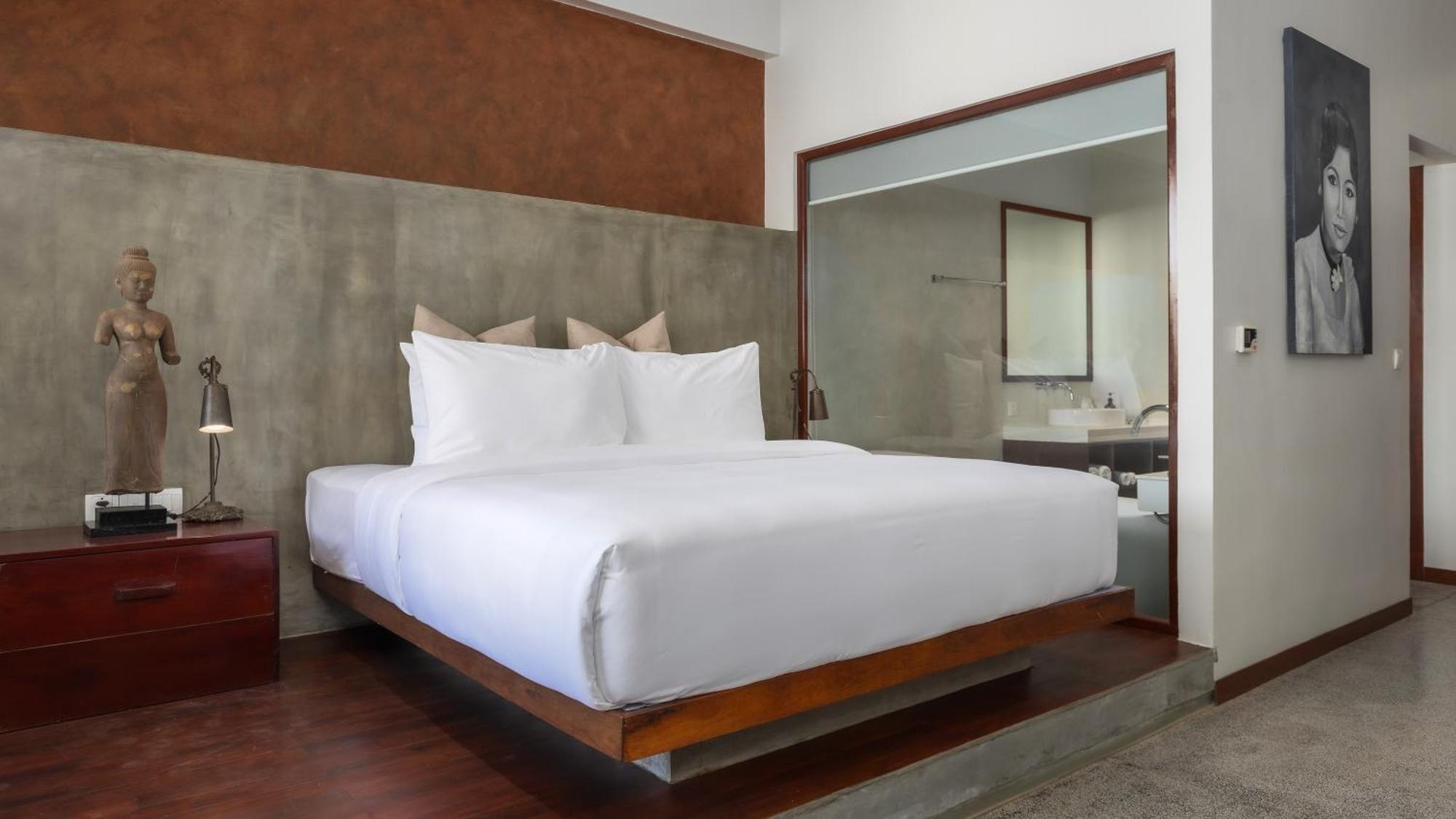 Shintana Saya La Maison Siem Reap Exteriér fotografie A bedroom at the hotel